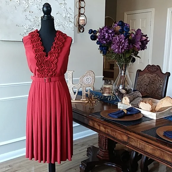 Adrianna Papell Ruffle Neckline belted Pleated Dress. Size 8 EUC - Picture 9 of 17